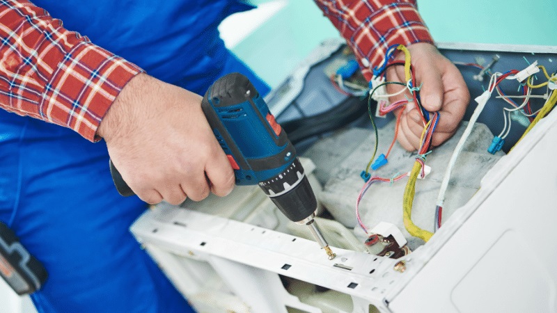 Kınık Eminçelik Eminçelik çamaşır makinesi kart tamiri – Su almama arızası orijinal parça ile giderildi. - Teknik servis örneği